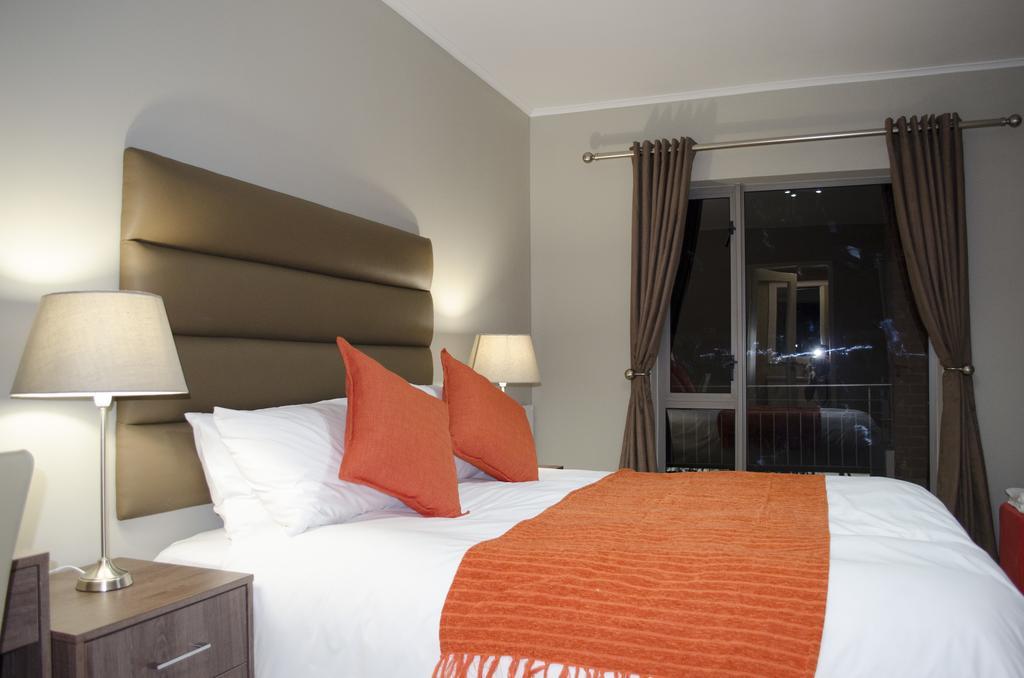 Mayfair Luxury Apartments เคปทาวน์ ภายนอก รูปภาพ